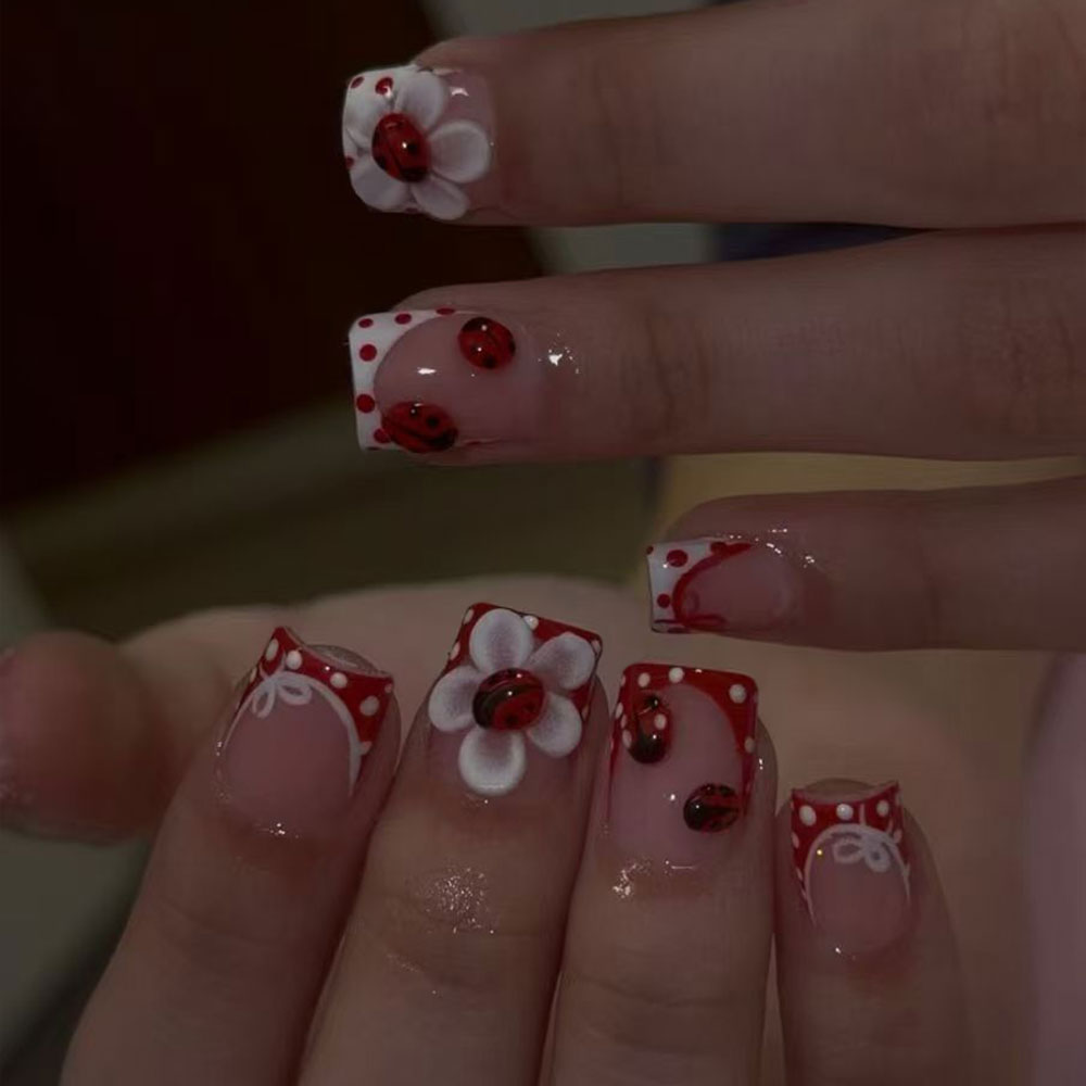 Nail Art Red - Set Başına 24 Adet. Dikdörtgen 3D